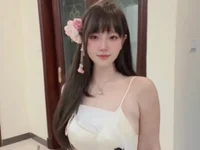 YR-003's webcam live show