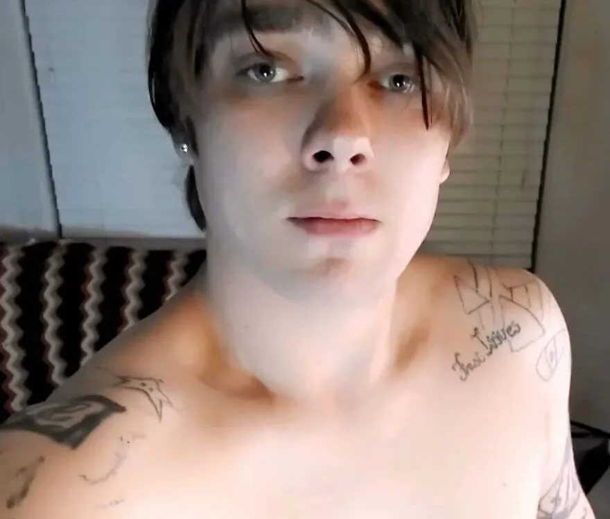 LucyRivers1221's Offline XXX Chat