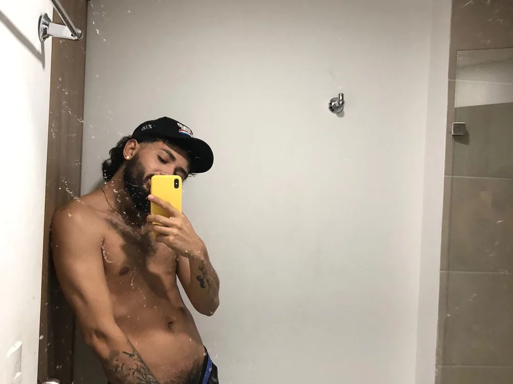 camilorestrepo77 Offline XXX-chat