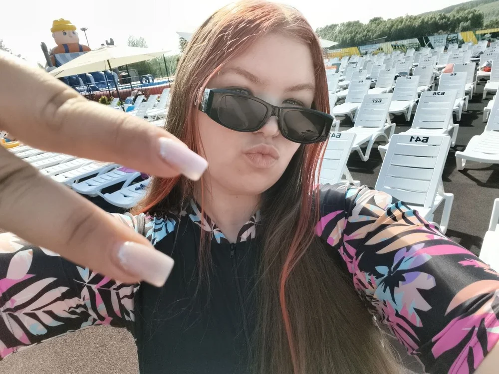 avrora_rose's Offline Chat Room