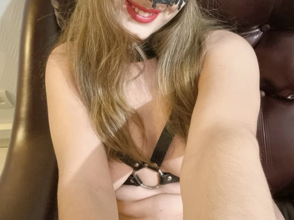 LoLa-69-X Adlı Modelin Çevrimdışı XXX Sohbeti