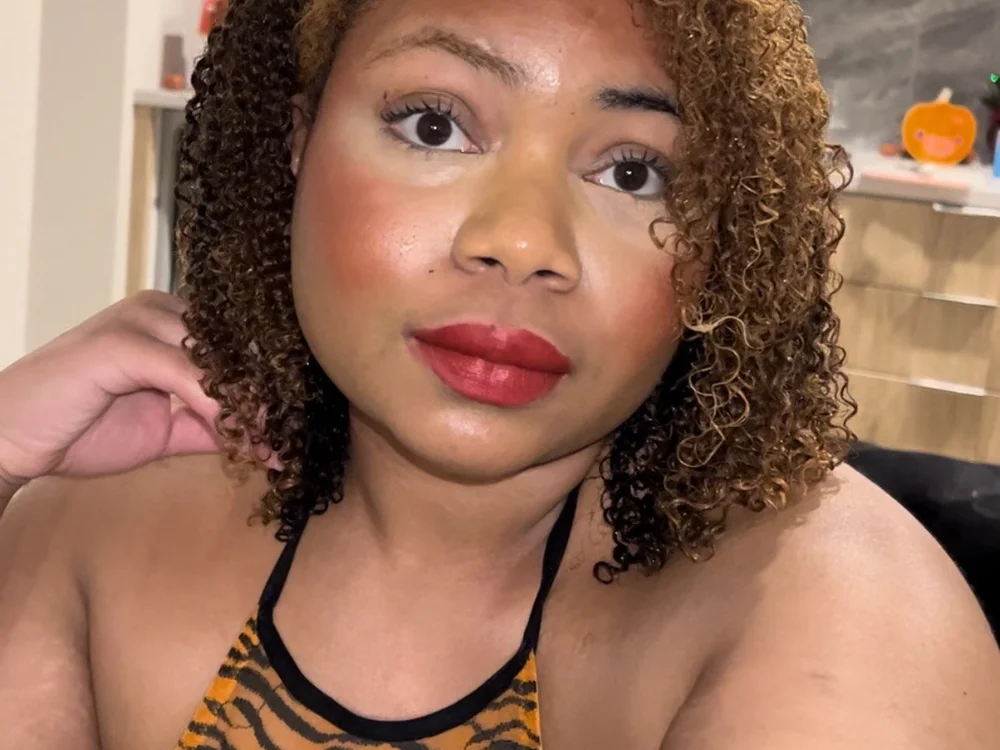 angelbxbyy28's Offline XXX Chat