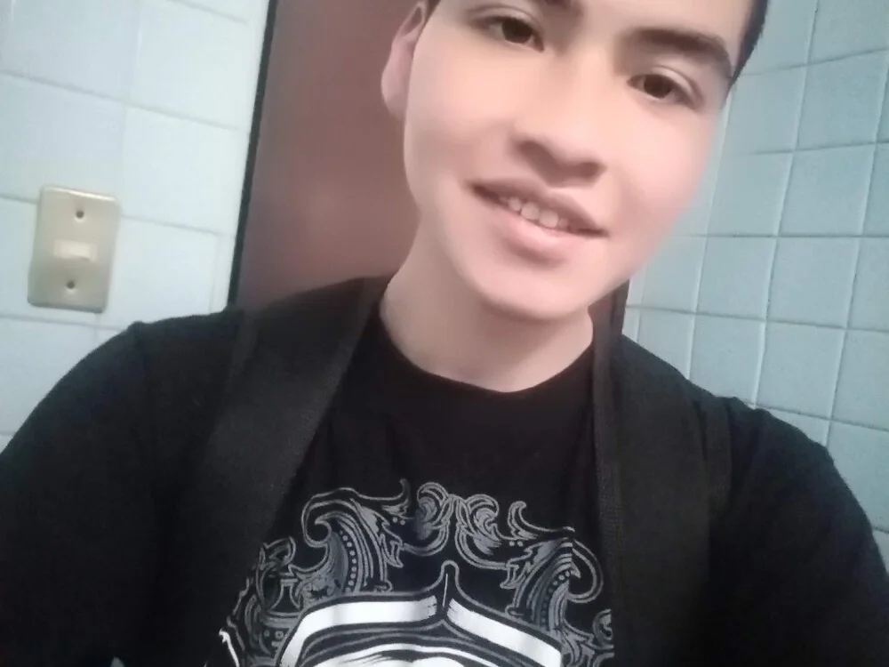 Andresescobar17 offline XXX-chatje