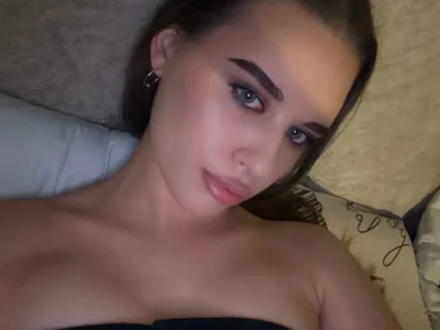 VoncileMccuien Female Brunette XXX Cam