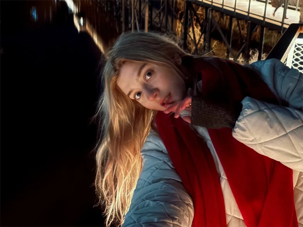 GloriaCwikn Offline XXX chat