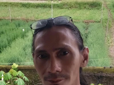 Pongky83 Male Smoke Webcam Chat