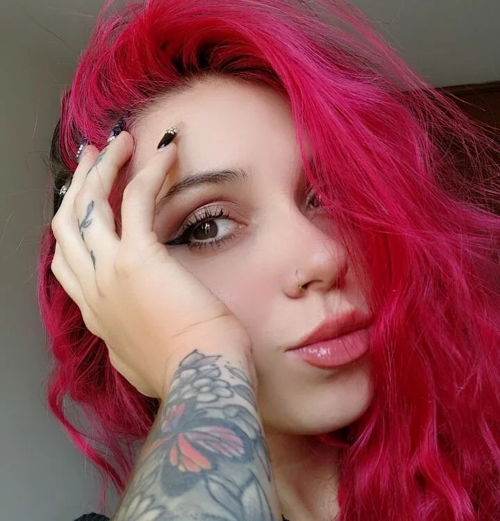 Ania_Pink's Offline Chat Room