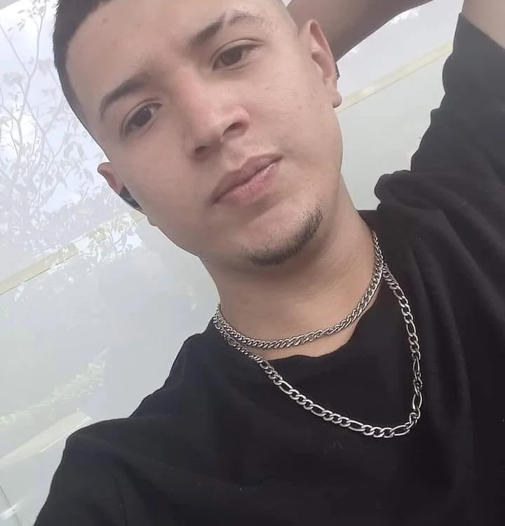 Pablo0911's Offline Chat Room