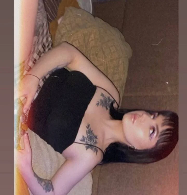 Nika_Reynolds offline chatrum