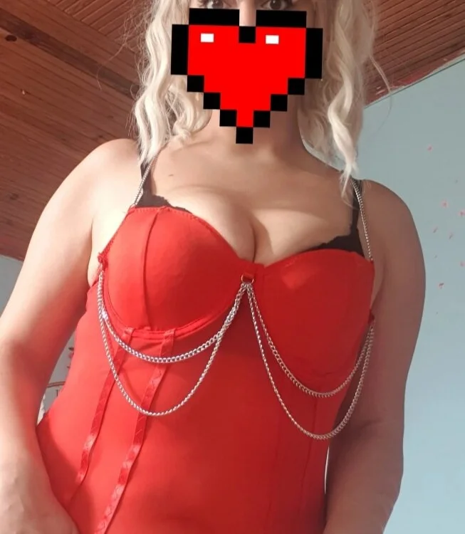 Queen666997's Offline XXX Chat