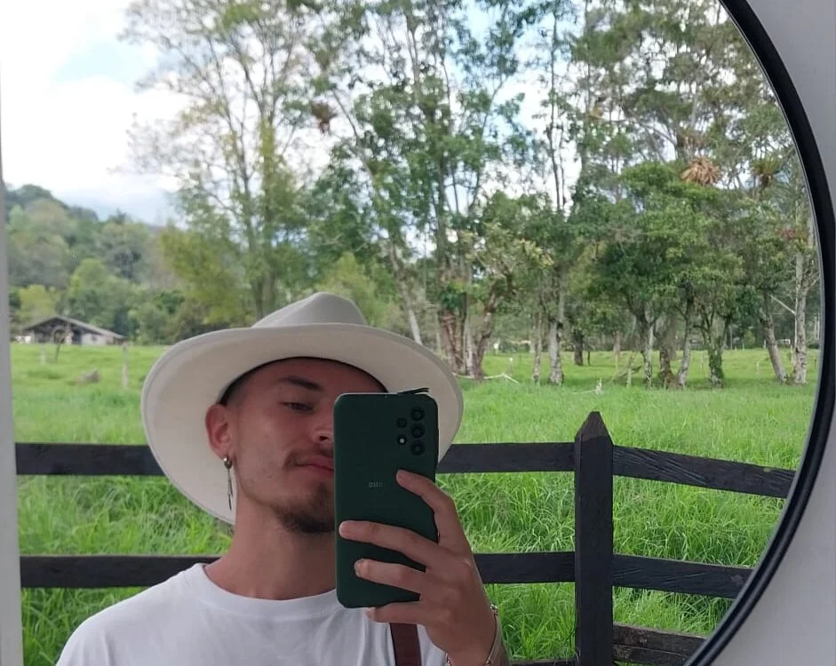 james_connor2's Offline XXX Chat