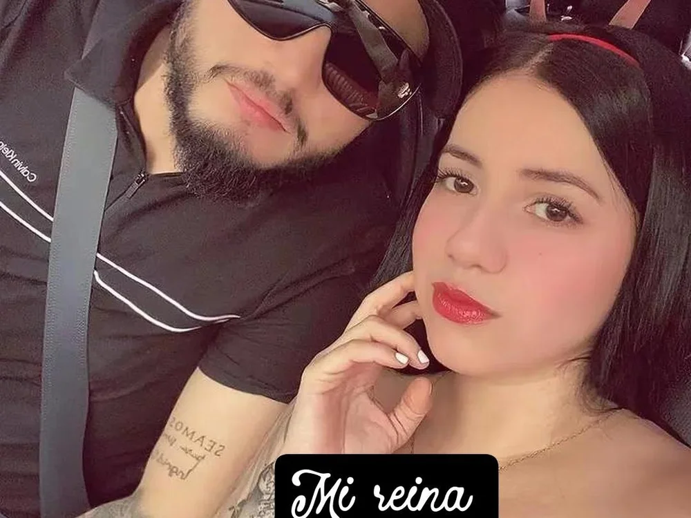 Hot_couple170's Offline Chat Room