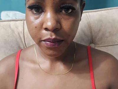 Queen_pretty3 Female Tittyfuck Cam Striptease