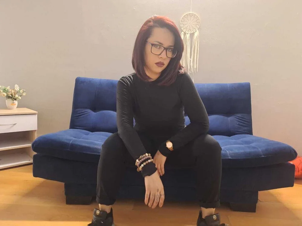 Kylietaylor's Offline Chat Room