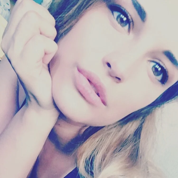 Alexa_Bertis' Offline Chat Room