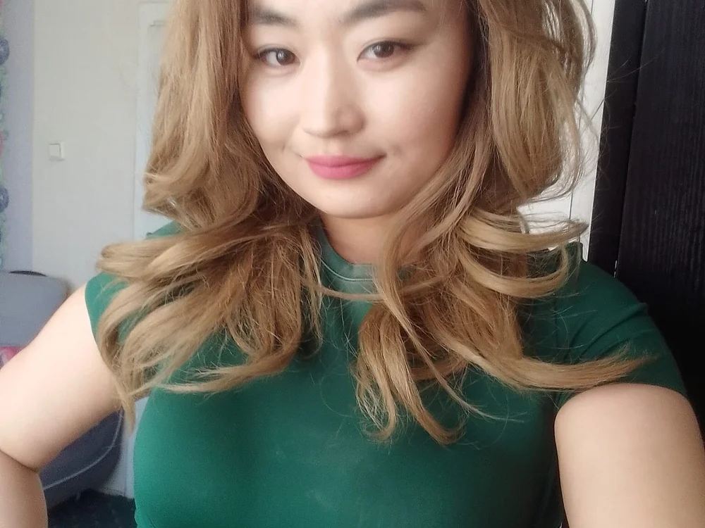 AsianDoll2000's Offline Chat Room