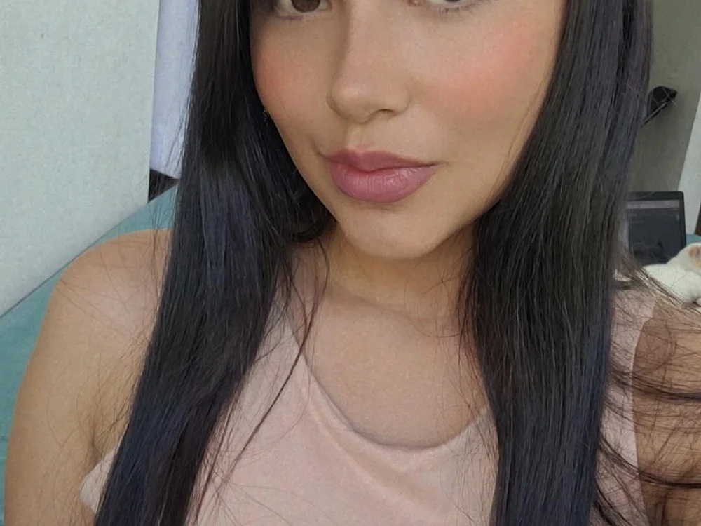 sofia_orgasmic's Offline XXX Chat