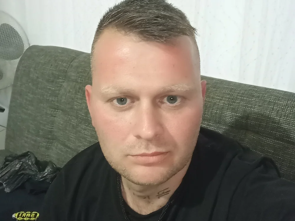 TennBoyXllDickn Offline XXX chat