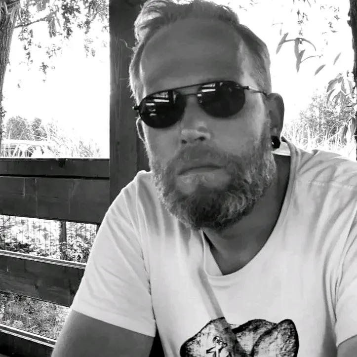 saubear19811 offline chatrum