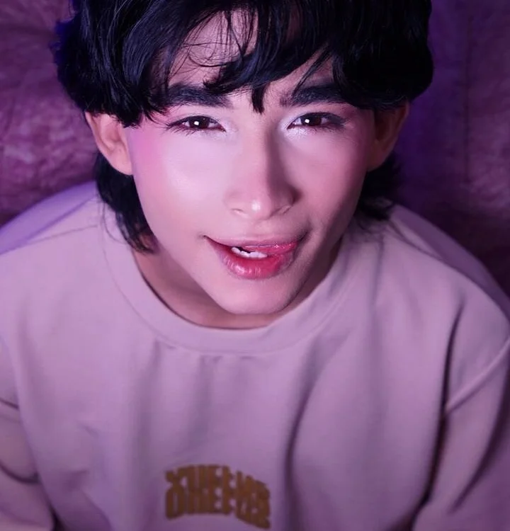 angel_yuhogg Offline XXX-Chat