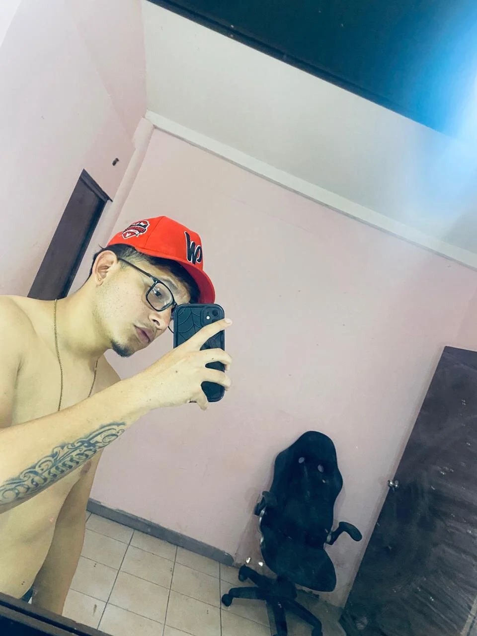 XXX Porn Photo of Nude The_King_Swit 7