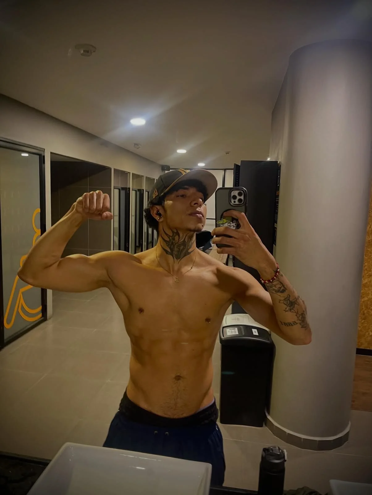 XXX Porn Photo of Nude Big_mike_e 7