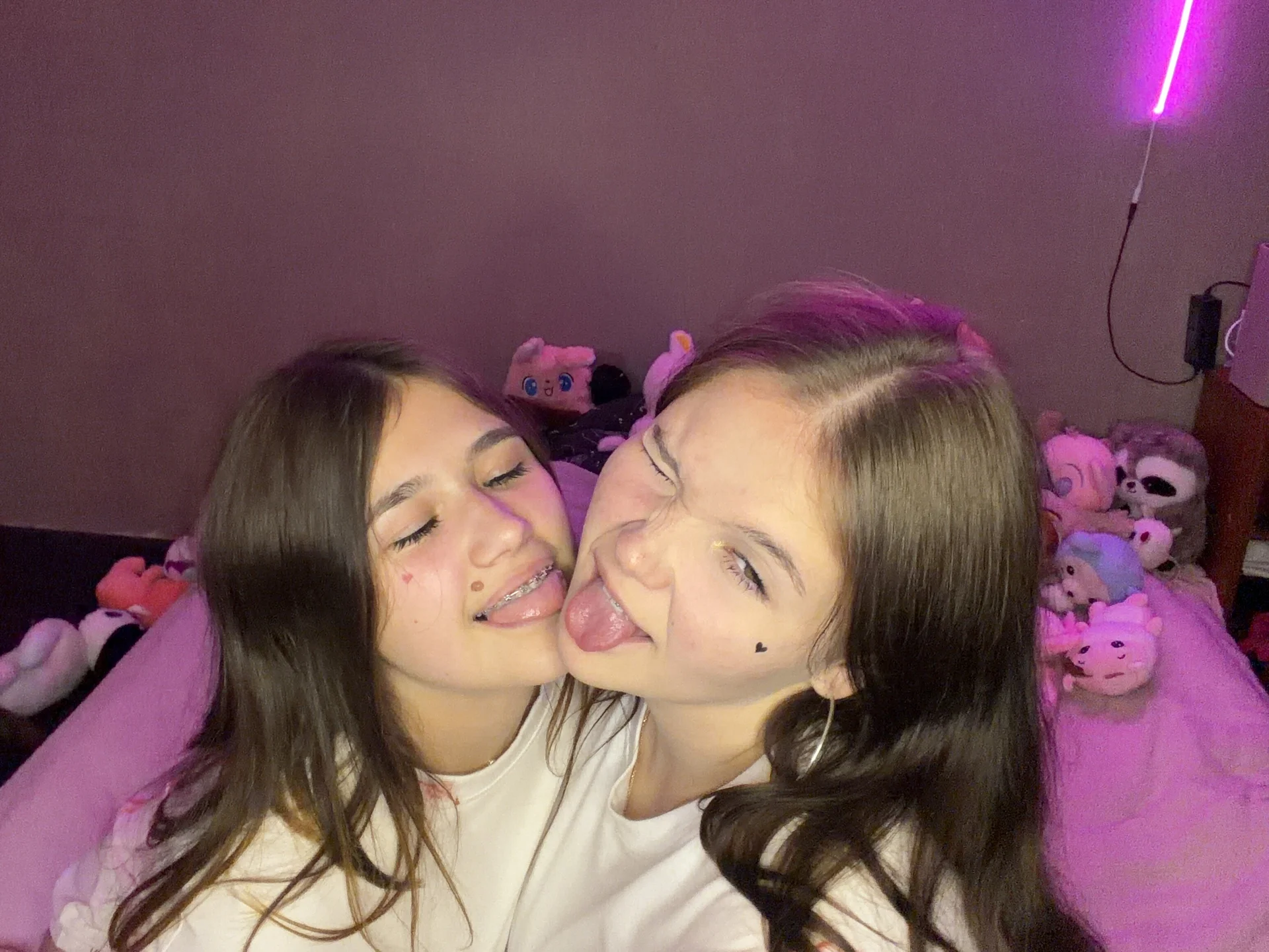 XXX Porn Photo of Nude pinklesbi 18
