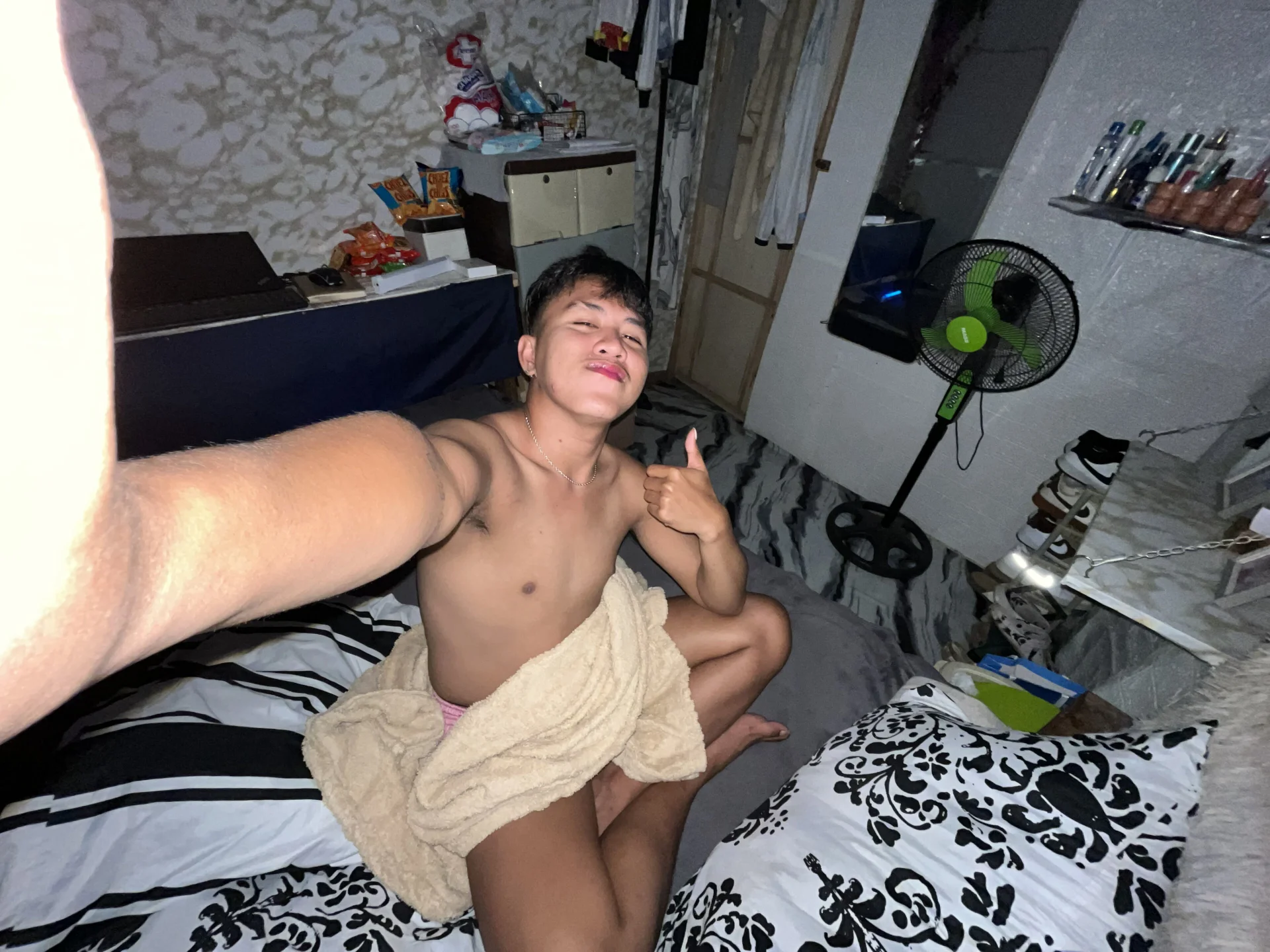 XXX Porn Photo of Nude naughtyboy_maya 3