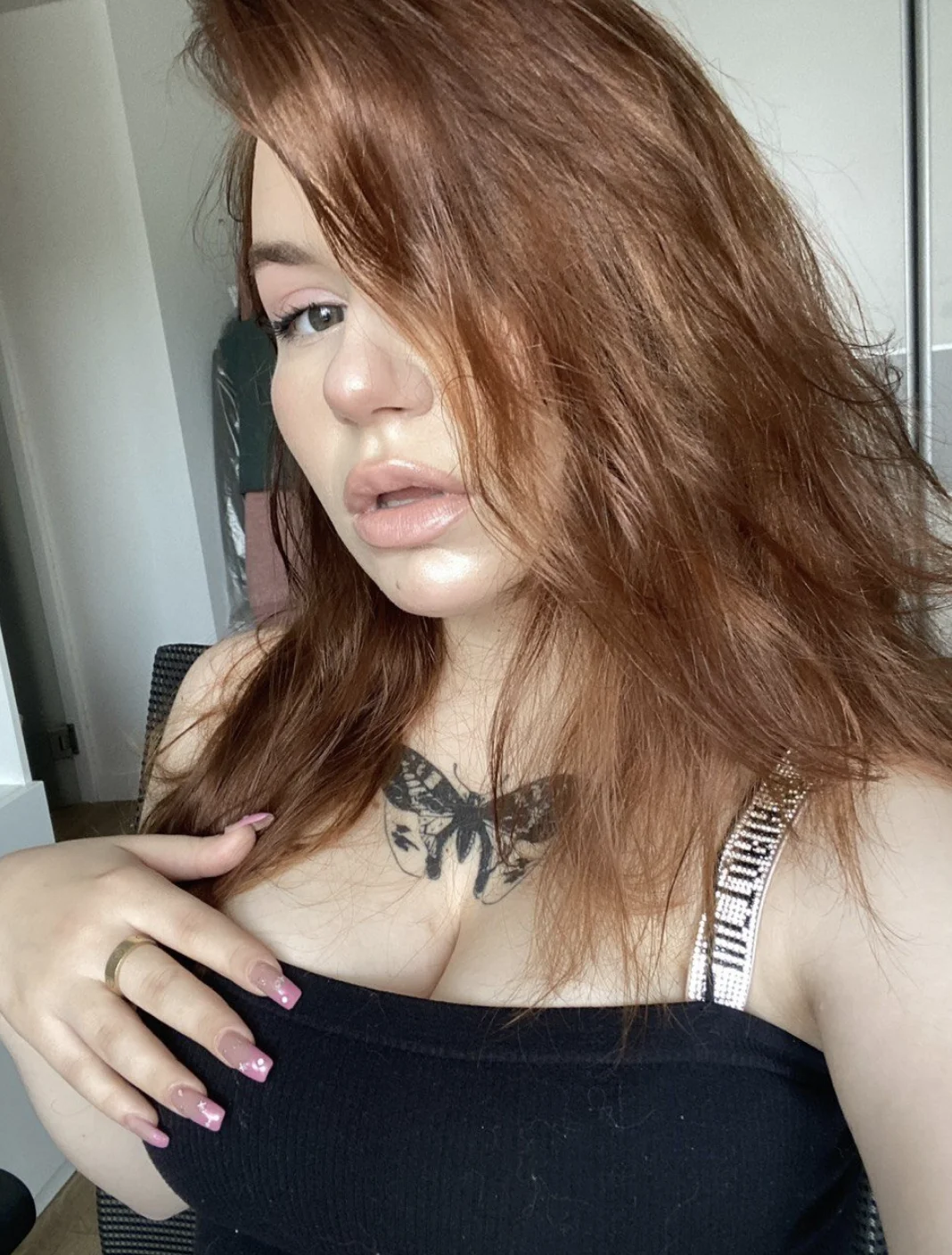 XXX Porn Photo of Nude RedShinee 6