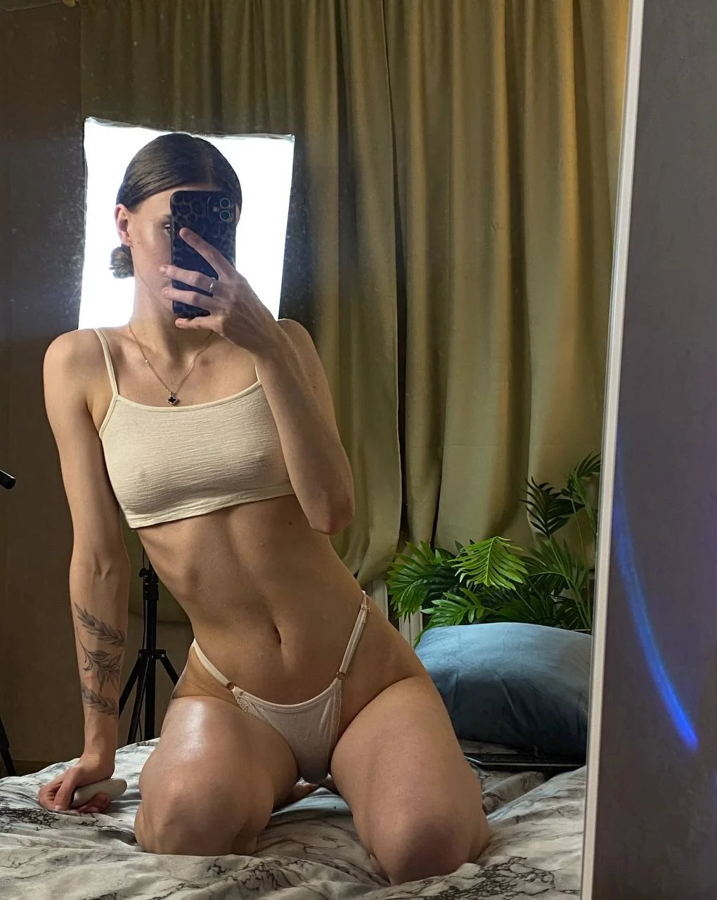 XXX Porn Photo of Nude EllieRough 21
