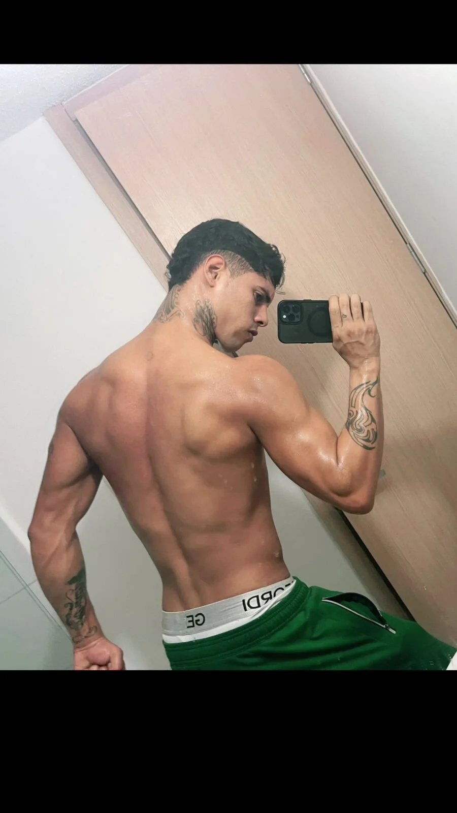 XXX Porn Photo of Nude seth_bllack1 2