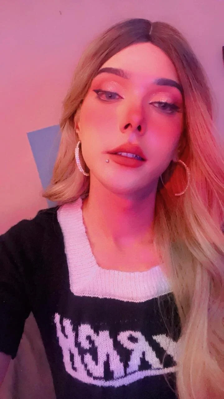 XXX Porn Photo of Nude billiesimons2 17