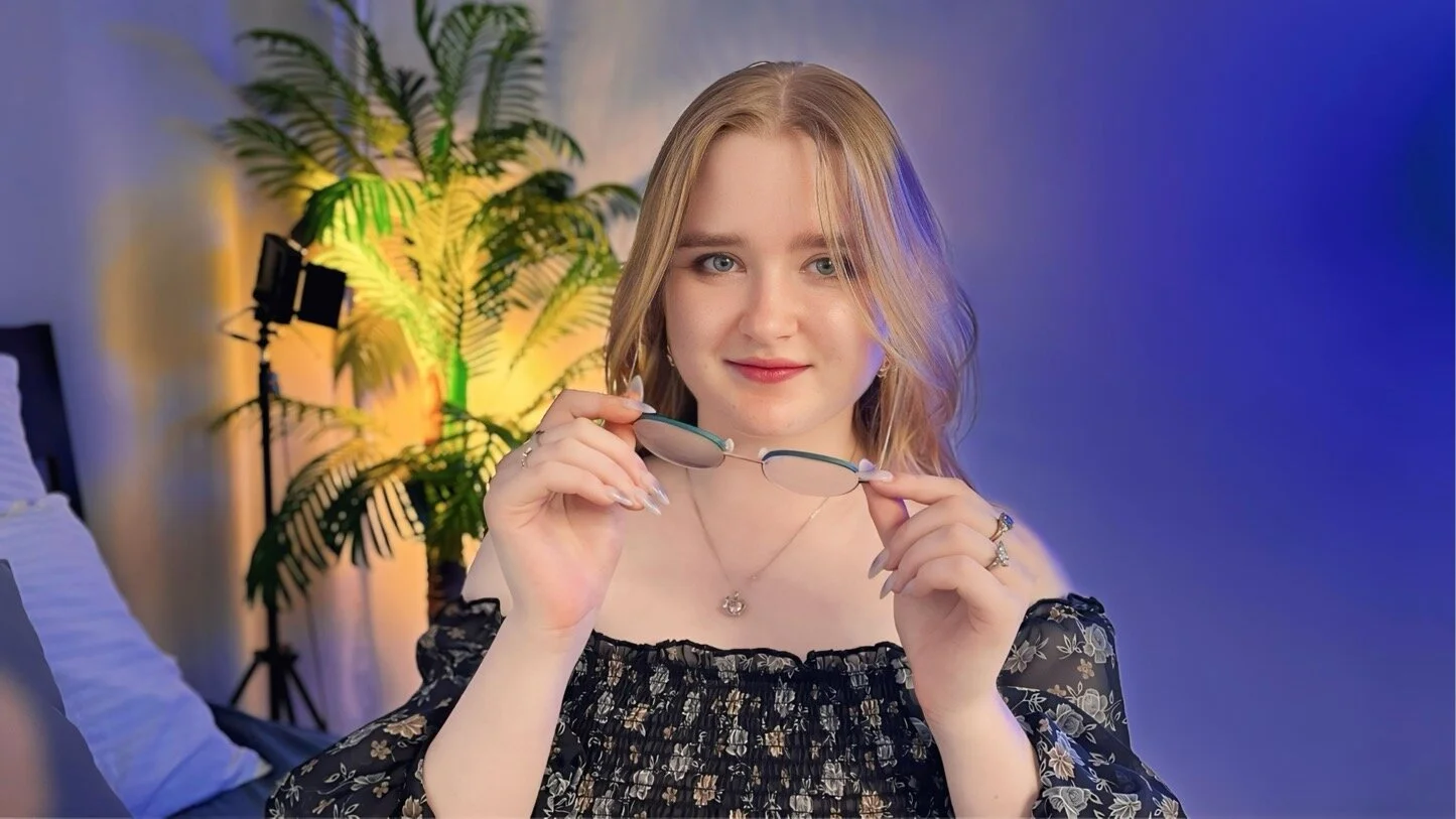 XXX Porn Photo of Nude bonnie_wright 4