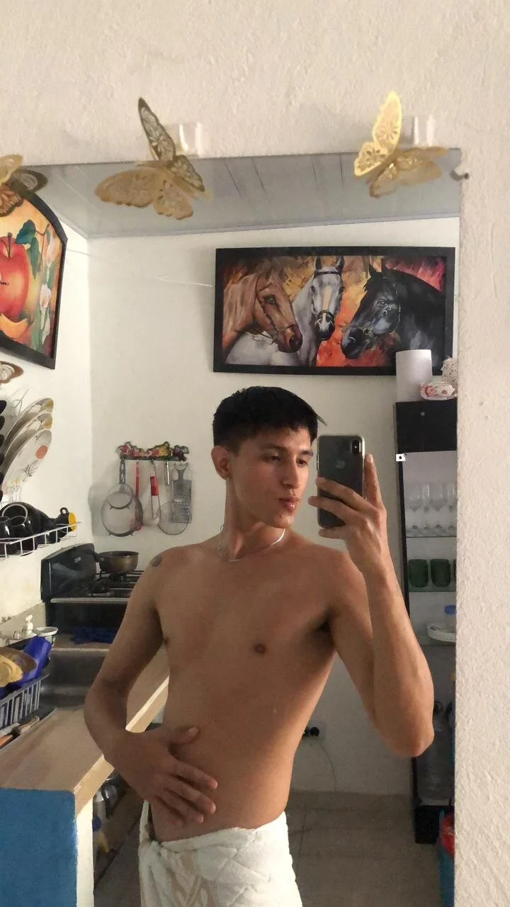 XXX Porn Photo of Nude rowanbigboy23 5