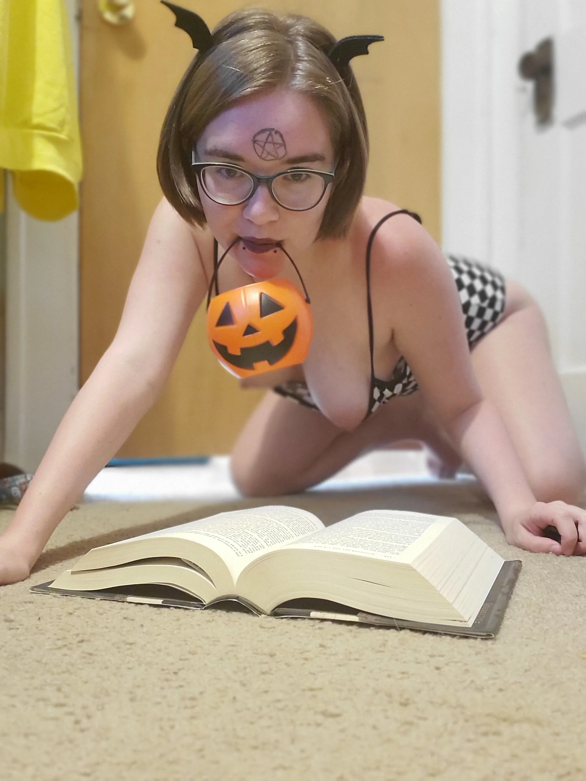 XXX Porn Photo of Nude Izzy_Hellbourne 37