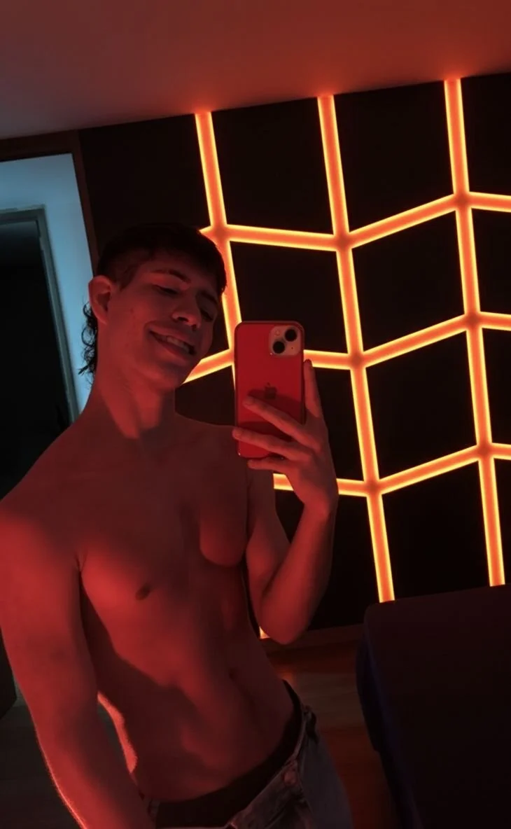 XXX Porn Photo of Nude dareck_18 6