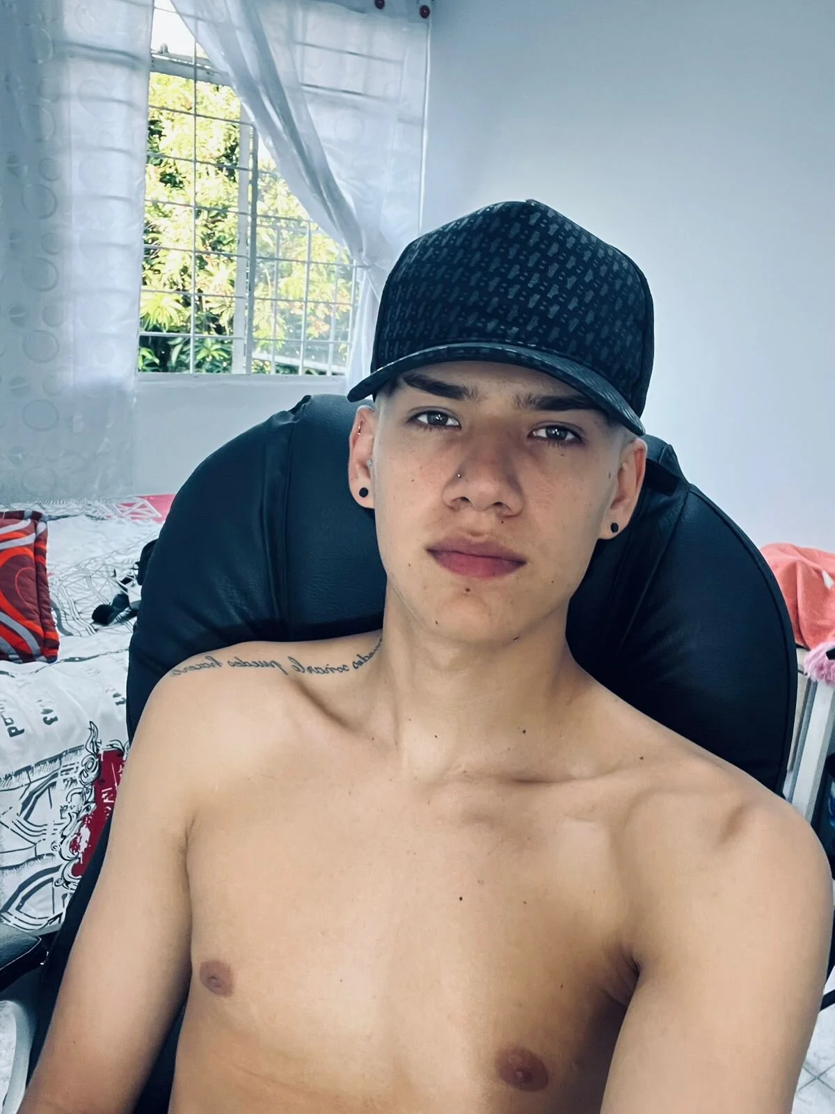 XXX Porn Photo of Nude maxthomson_boy 20