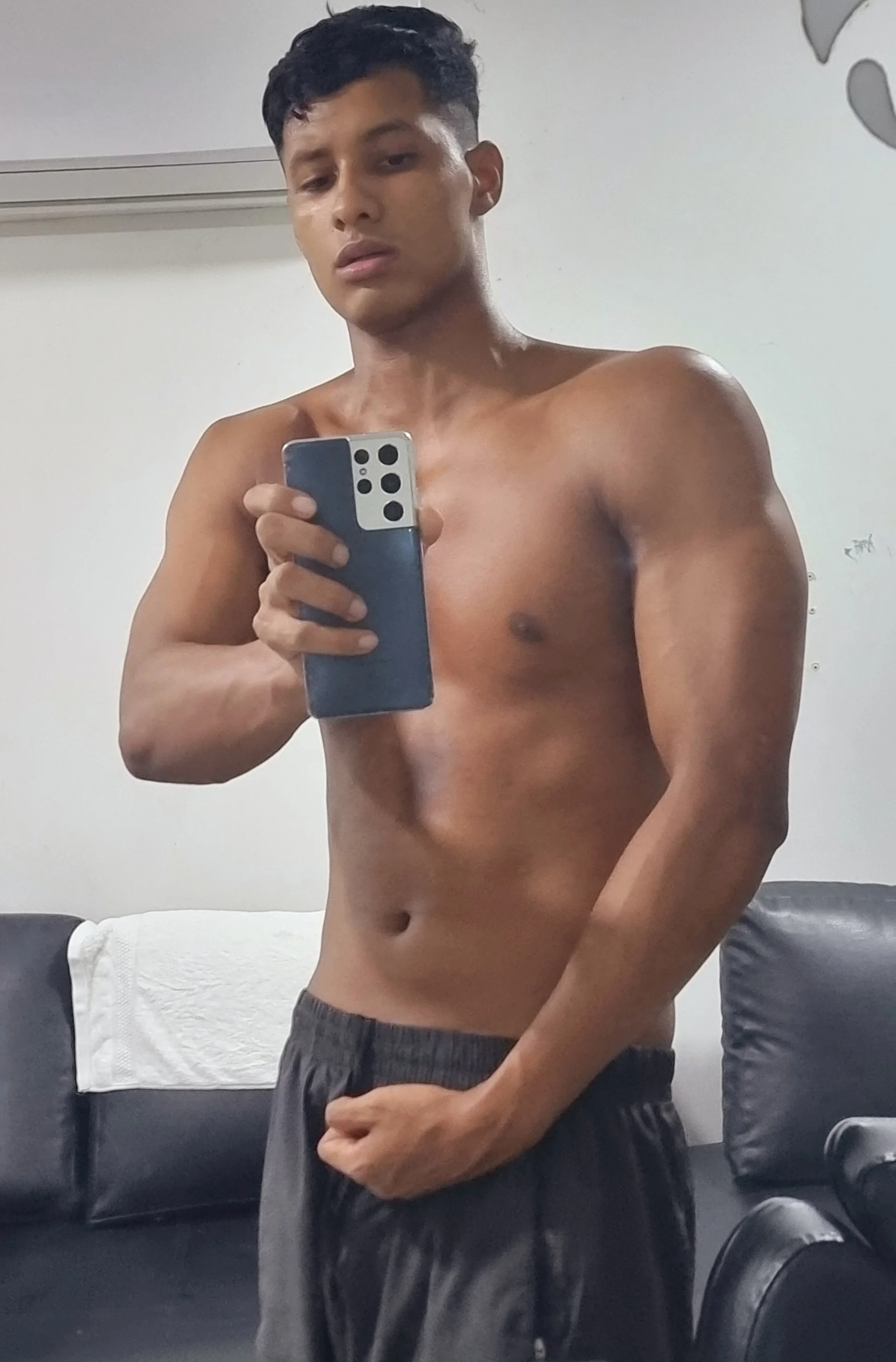 XXX Porn Photo of Nude tom_strong1 2