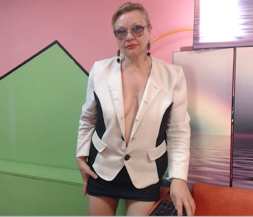 XXX Porn Photo of Nude xHoneyLadyx 2