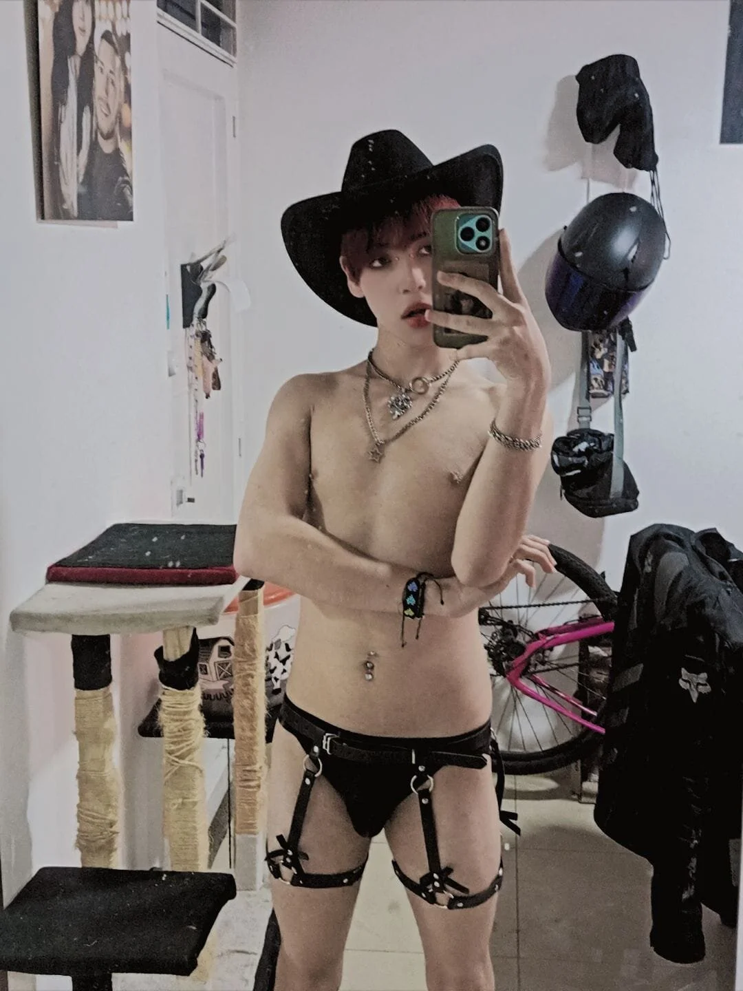 XXX Porn Photo of Nude Luckystricke_tay 14