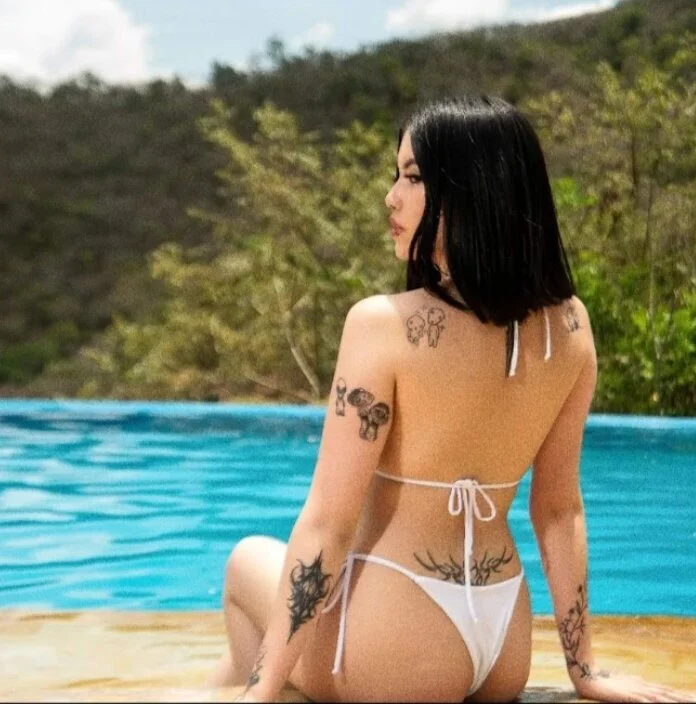 XXX Porn Photo of Nude adri_tom44 6