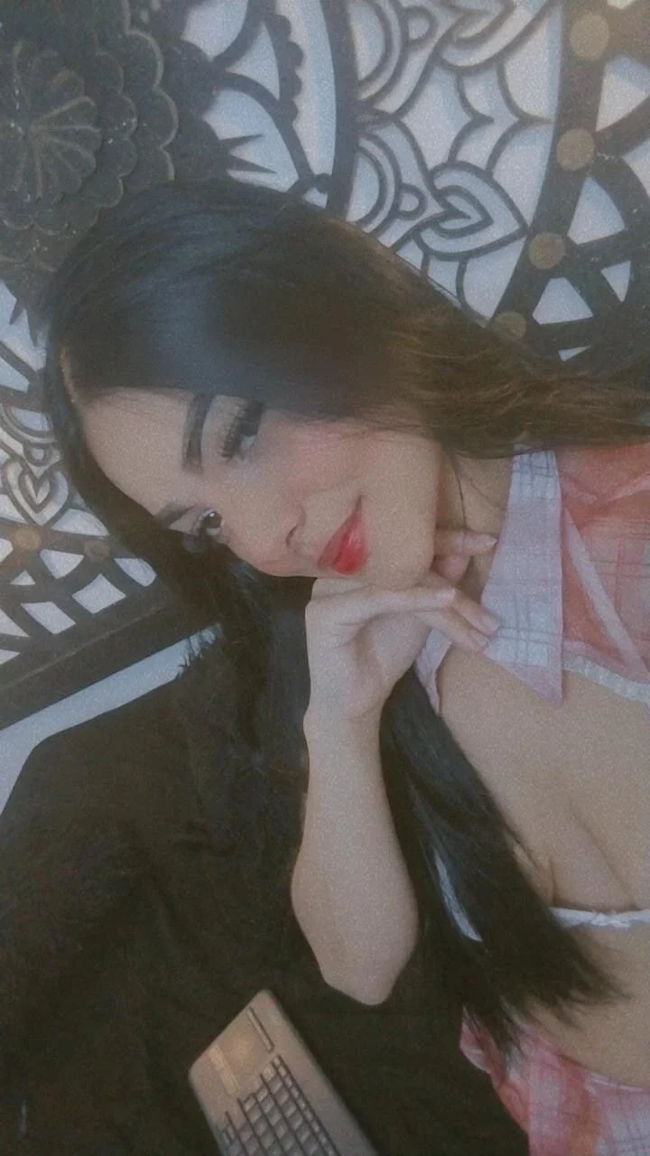 XXX Porn Photo of Nude escar_let 10