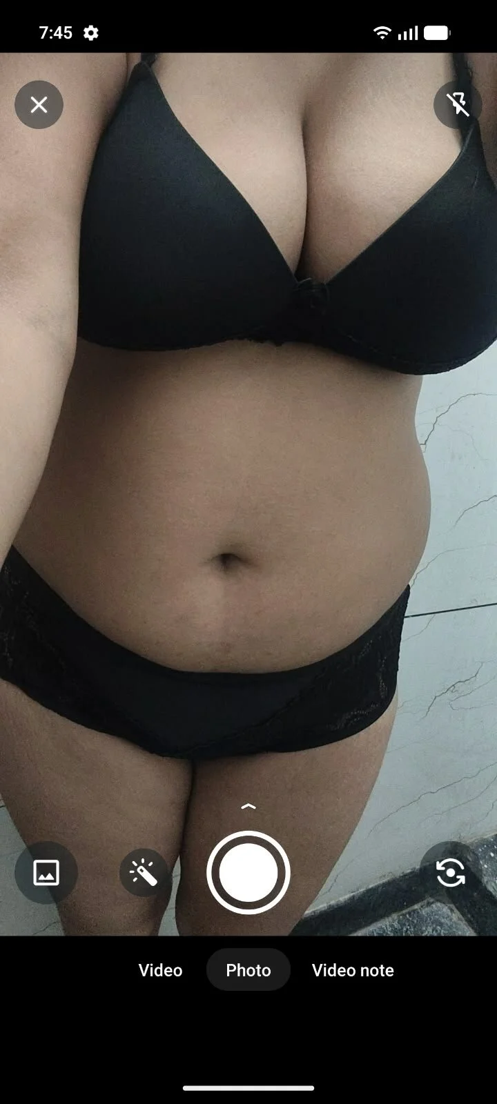 XXX Porn Photo of Nude Queen_Desi 3