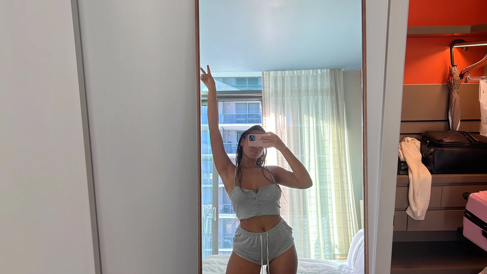 XXX Porn Photo of Nude Naomisroom 3