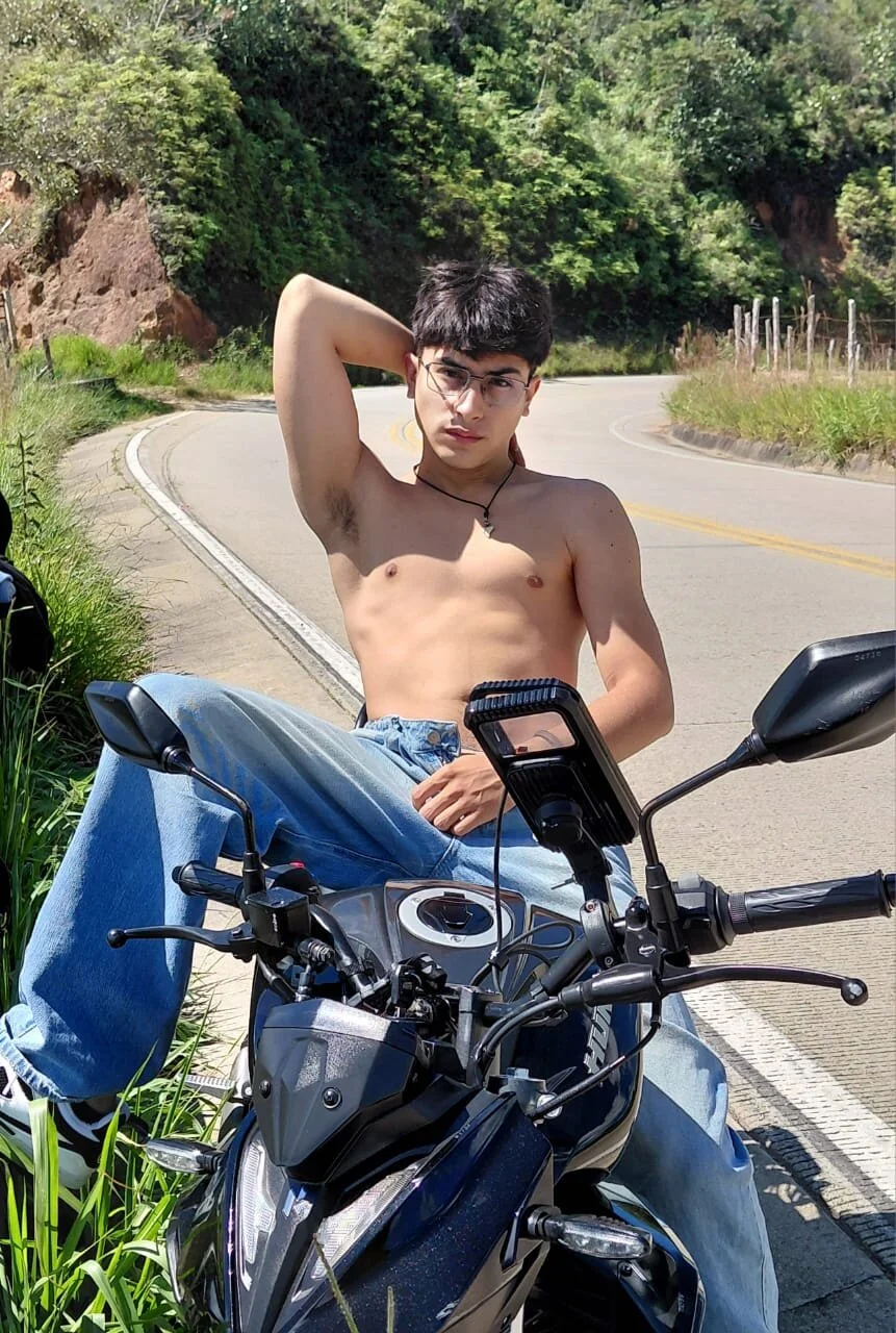 XXX Porn Photo of Nude Aaron_Eze 28