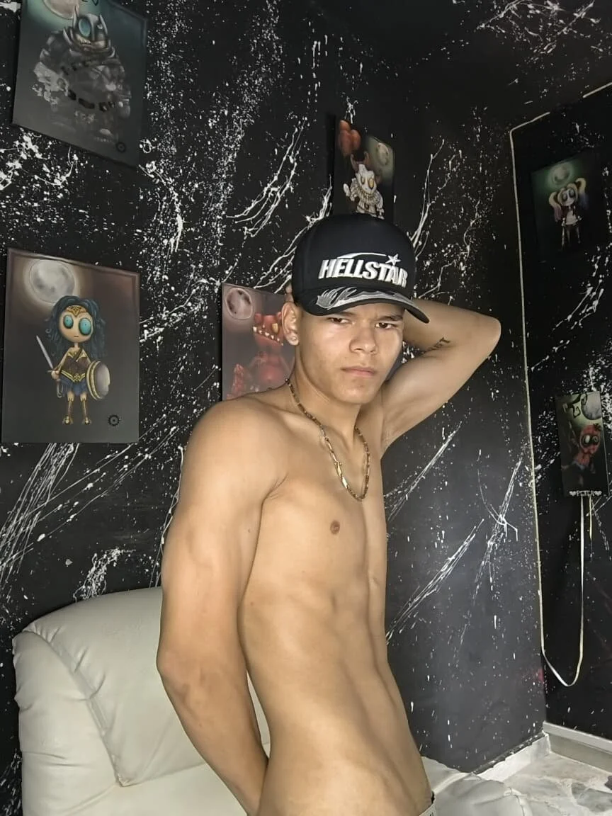 XXX Porn Photo of Nude DylanRoyce_ 9