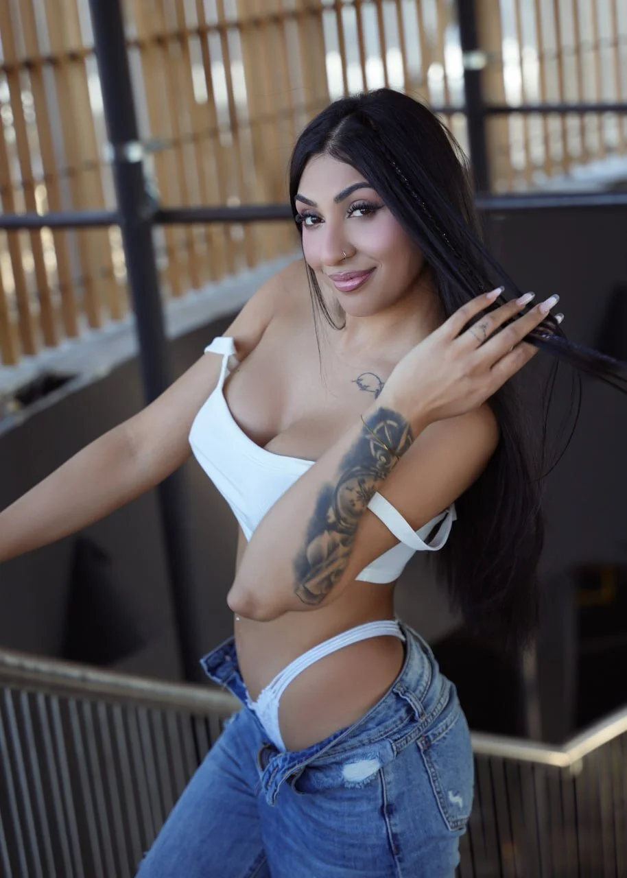 XXX Porn Photo of Nude EmaHallee 18