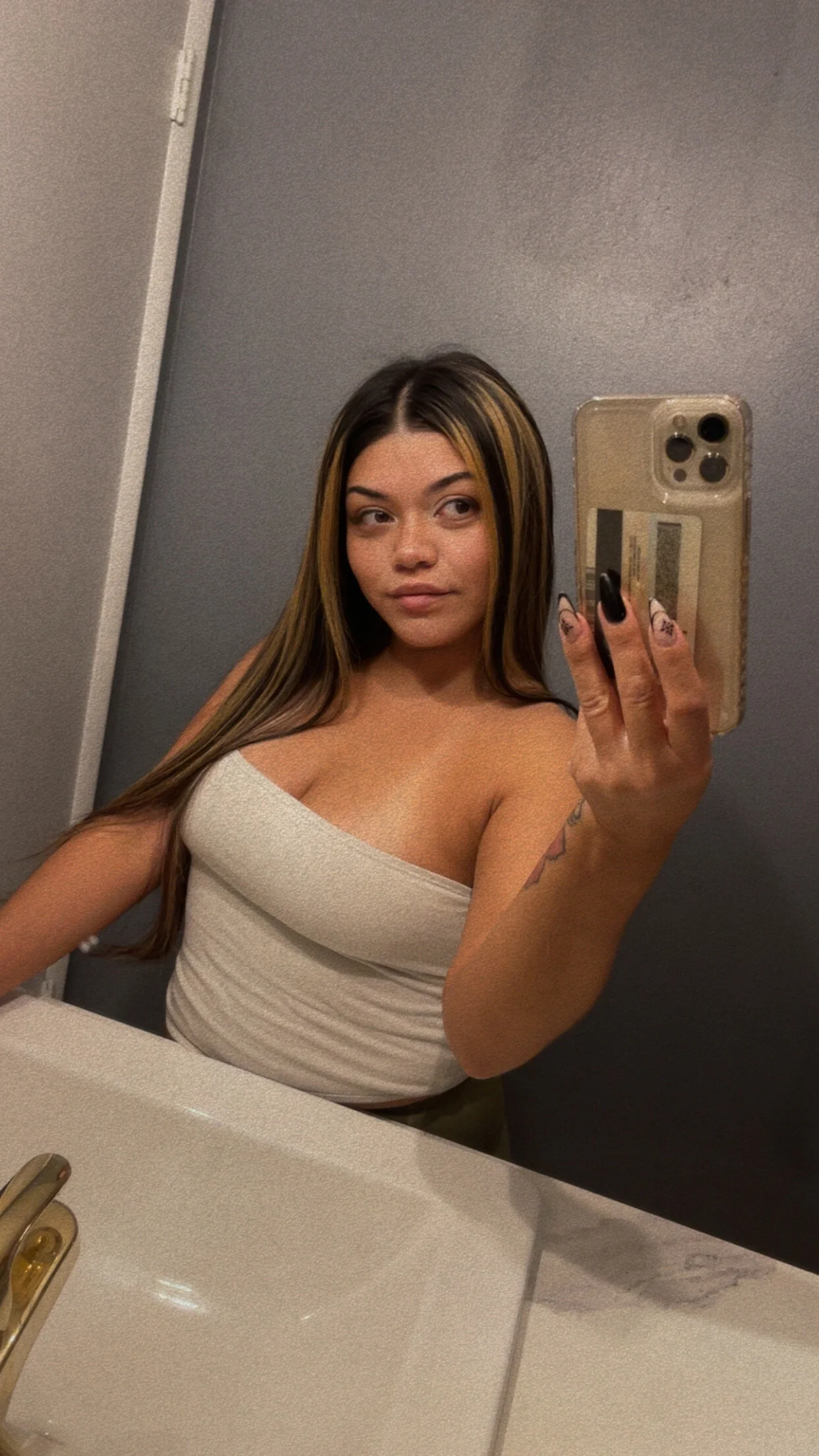 XXX Porn Photo of Nude PrettyLittleVixen 1