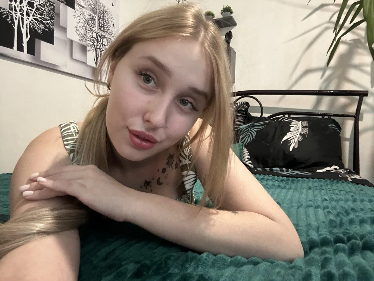 XXX Porn Photo of Nude CrazyBitchInLace 3