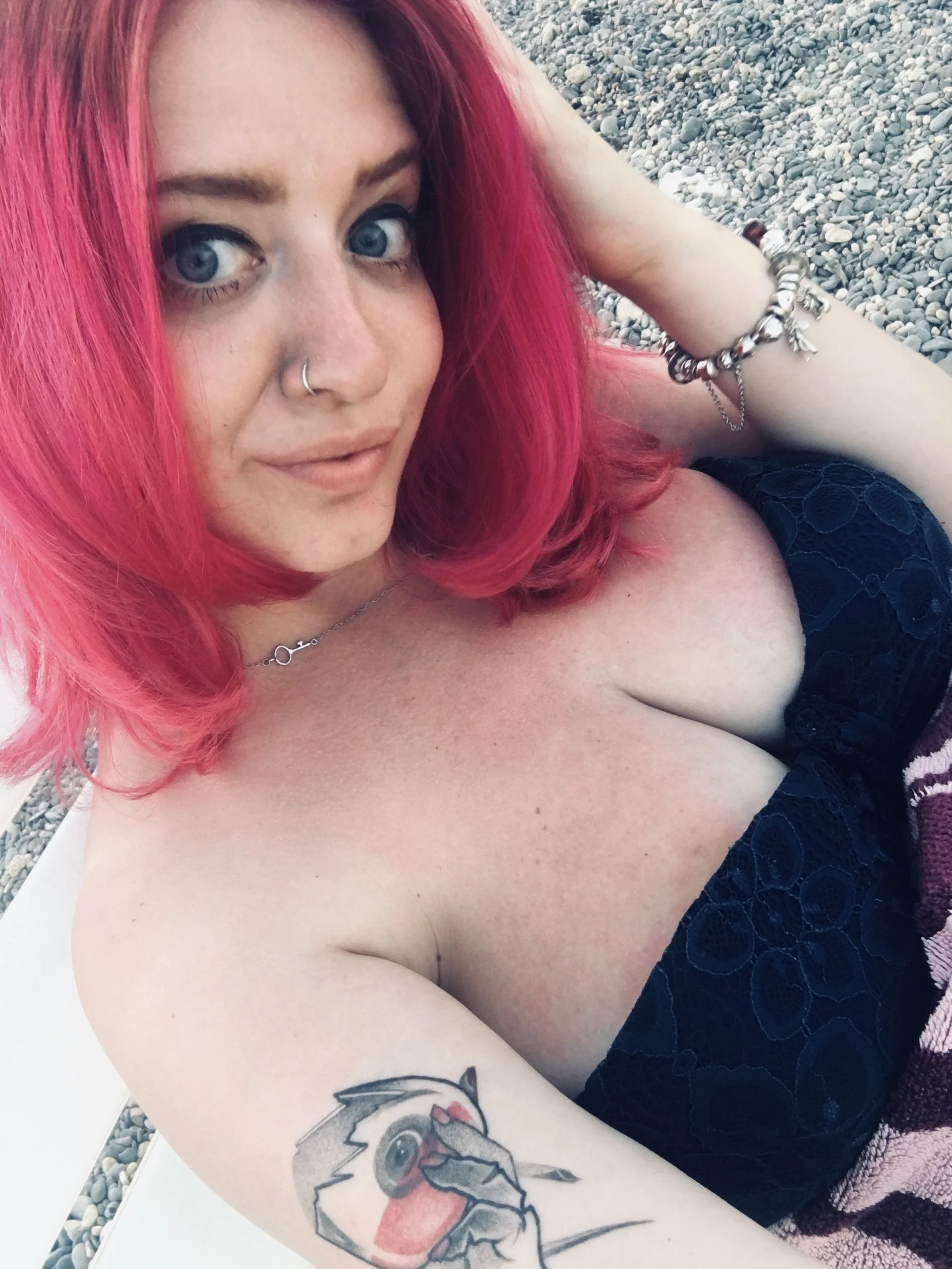 XXX Porn Photo of Nude pinkbow 1